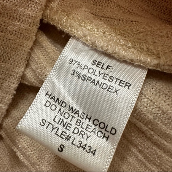 Boutique Ribbed Sweater - Picture 6 of 6